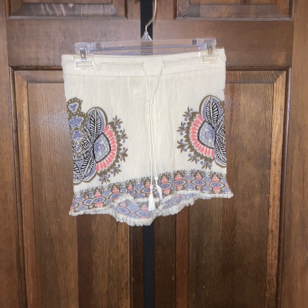 🔥Deal tokyo Darling Cream Lounge /Sleep Shorts with a Coral, Blue & Brown Design